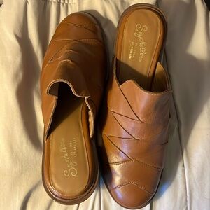 NWOT Seychelles tan woven block heeled mules, size 8 1/2, never worn